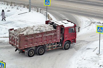 Image showing The truck is lucky snow.