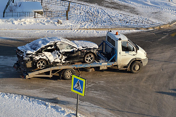 Image showing evacuation of the broken car in the winter.