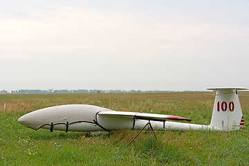 Image showing White glider on the airfield.