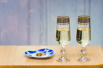 Image showing Two champagne flute filled with champagne.