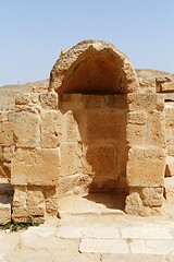 Image showing Ancient stone wall with arched niche in Mamshit excavations in Israel