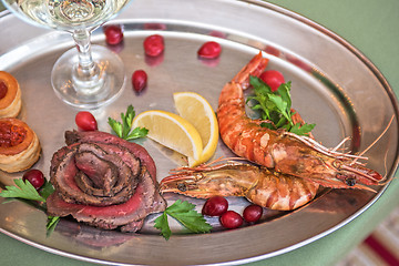 Image showing Grilled shrimps and beef meat 