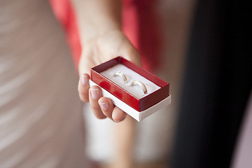 Image showing Wedding rings in box