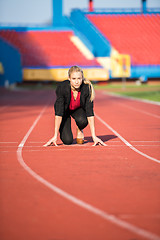 Image showing business woman ready to sprint