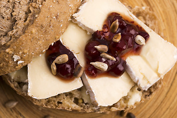 Image showing bread served with camembert and cranberry