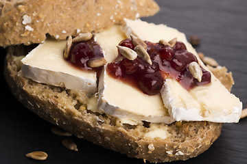 Image showing bread served with camembert and cranberry