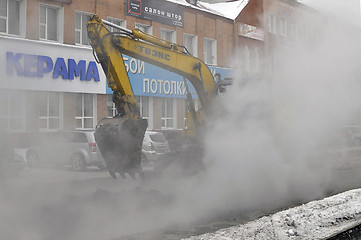 Image showing the excavator digs out break on a heating main.