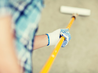 Image showing man colouring the wall with roller