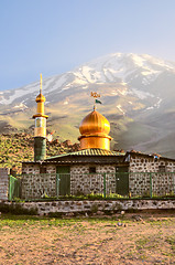 Image showing Mosque below Damavand