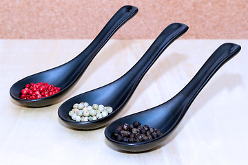 Image showing Three types of peppercorns