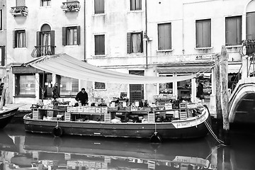 Image showing Market place on boat bw