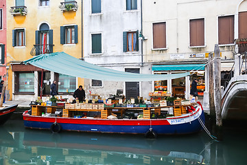 Image showing Market place on boat