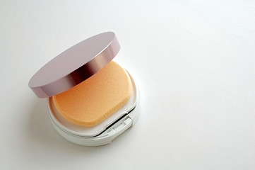 Image showing The facepowder, vanity case