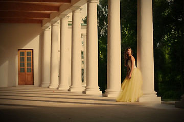 Image showing gorgeous bride amongst colonnades