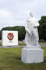 Image showing Statue on the square