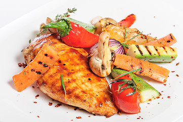 Image showing grilled chicken fillet and vegetables