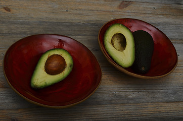 Image showing avocado in two red ceramic bowl 