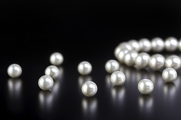 Image showing white pearls necklace on black 