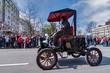 Image showing Retro car of 19 century participates in parade