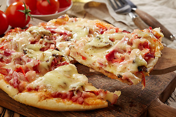 Image showing freshly baked pizza