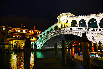 Image showing Rialto Bridge (Ponte Di Rialto) at night