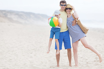 Image showing family at the beach