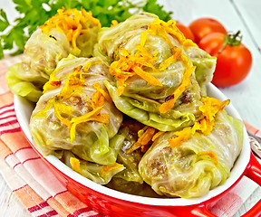 Image showing Cabbage stuffed and carrots in brazier on red napkin