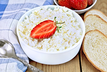 Image showing Curd with strawberries in bowl and bread on board