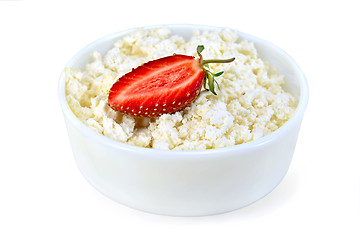 Image showing Curd in white bowl with strawberries