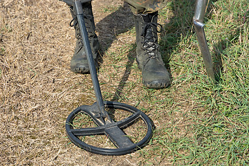 Image showing Search for treasure with metal detectors.