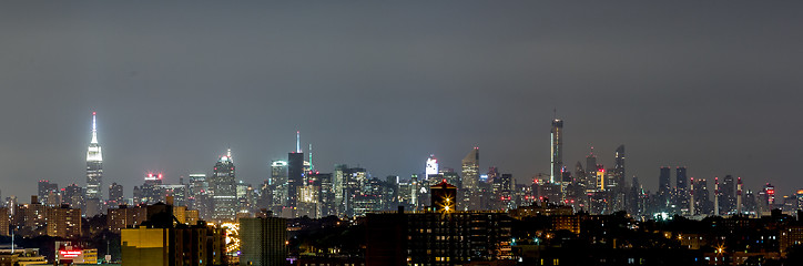 Image showing Manhattan skyline at night