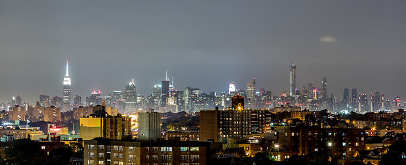 Image showing Manhattan skyline at night