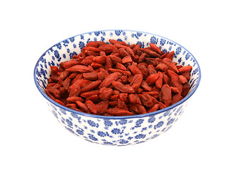 Image showing Red goji berries in a blue and white china bowl