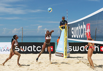 Image showing Cuban players compete in the quarter finals of the Swatch-FIVB W