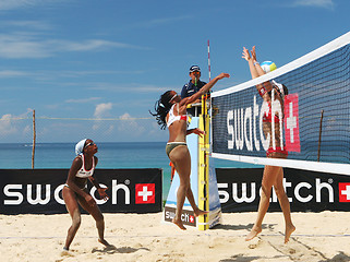 Image showing Cuban players compete in the quarter finals of the Swatch-FIVB W