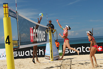 Image showing Swiss players compete in the quarter finals of the Swatch-FIVB W