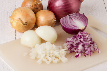 Image showing Whole, peeled and diced brown onion