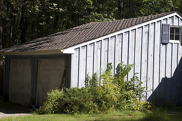 Image showing garage in need of paint job