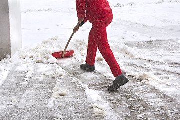 Image showing Worker removes snow