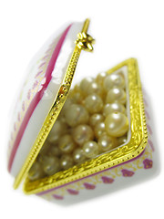 Image showing Box with pearl