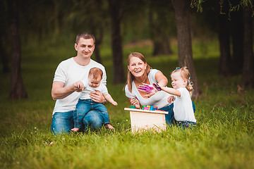 Image showing Happy family with nesting box and paints