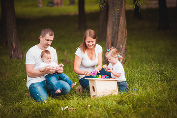 Image showing Happy family with nesting box and paints