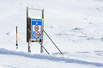 Image showing Speed limit at the border crossing of Austria