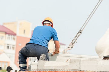 Image showing Builder working on residental house construction