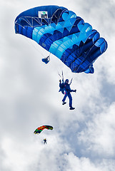 Image showing Paratrooper man descends