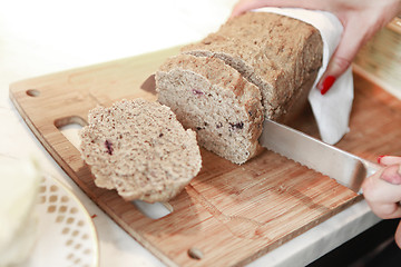 Image showing bread is cut