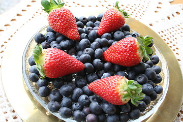 Image showing Strawberries and blueberries