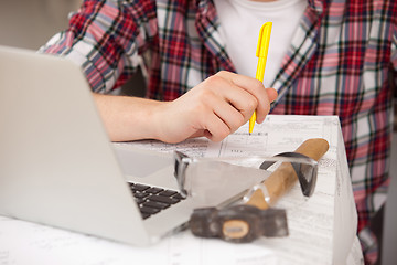 Image showing foreman hands with pen