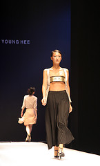 Image showing Model walking the catwalk at Seoul Collection (Fashion Week) 08