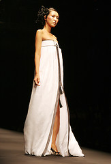 Image showing Model walking the catwalk at Seoul Collection (Fashion Week) 08